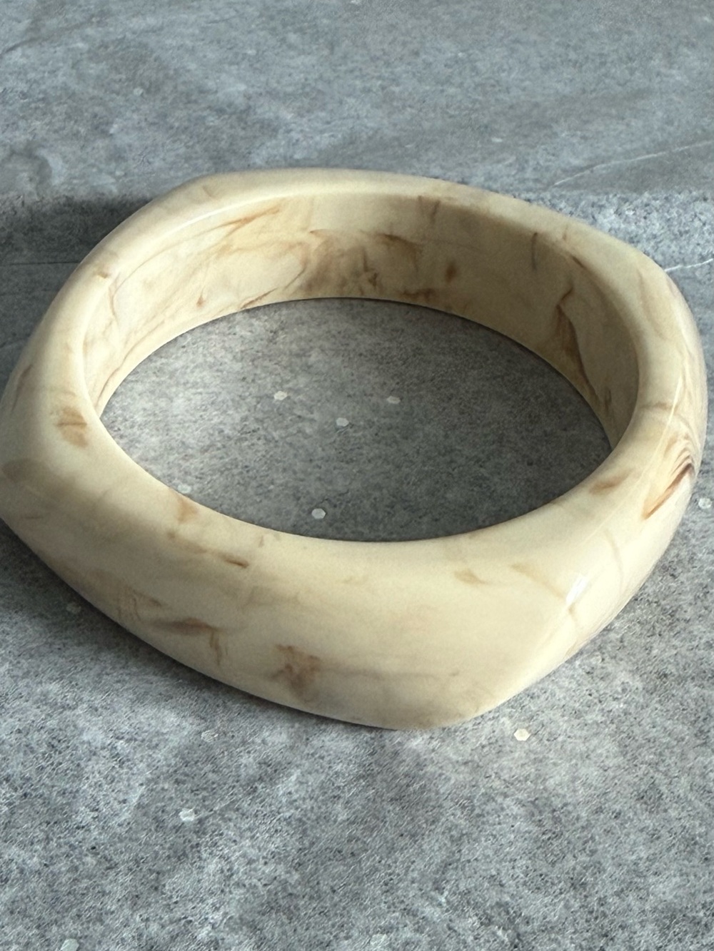 Marbled Cream Resin Square-Edge Bangle
